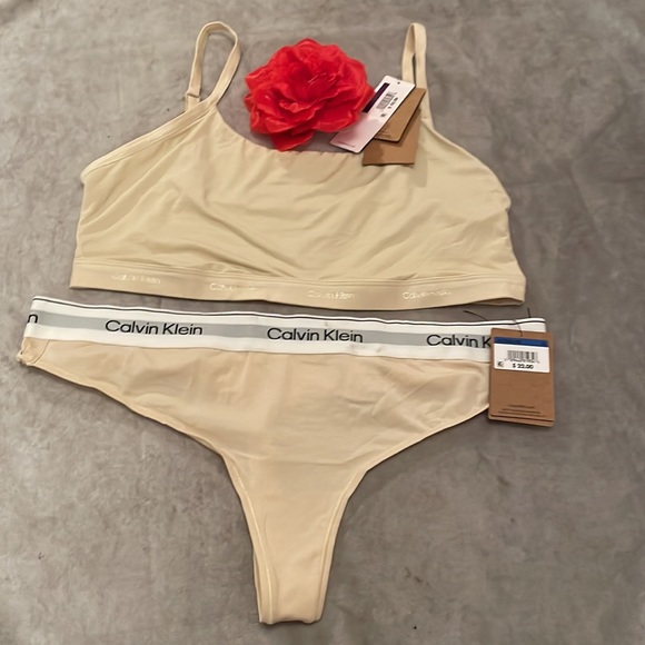 Calvin Klein Form to Body Naturals Unlined Bralette/Thong Set - Size 2X - Picture 2 of 12
